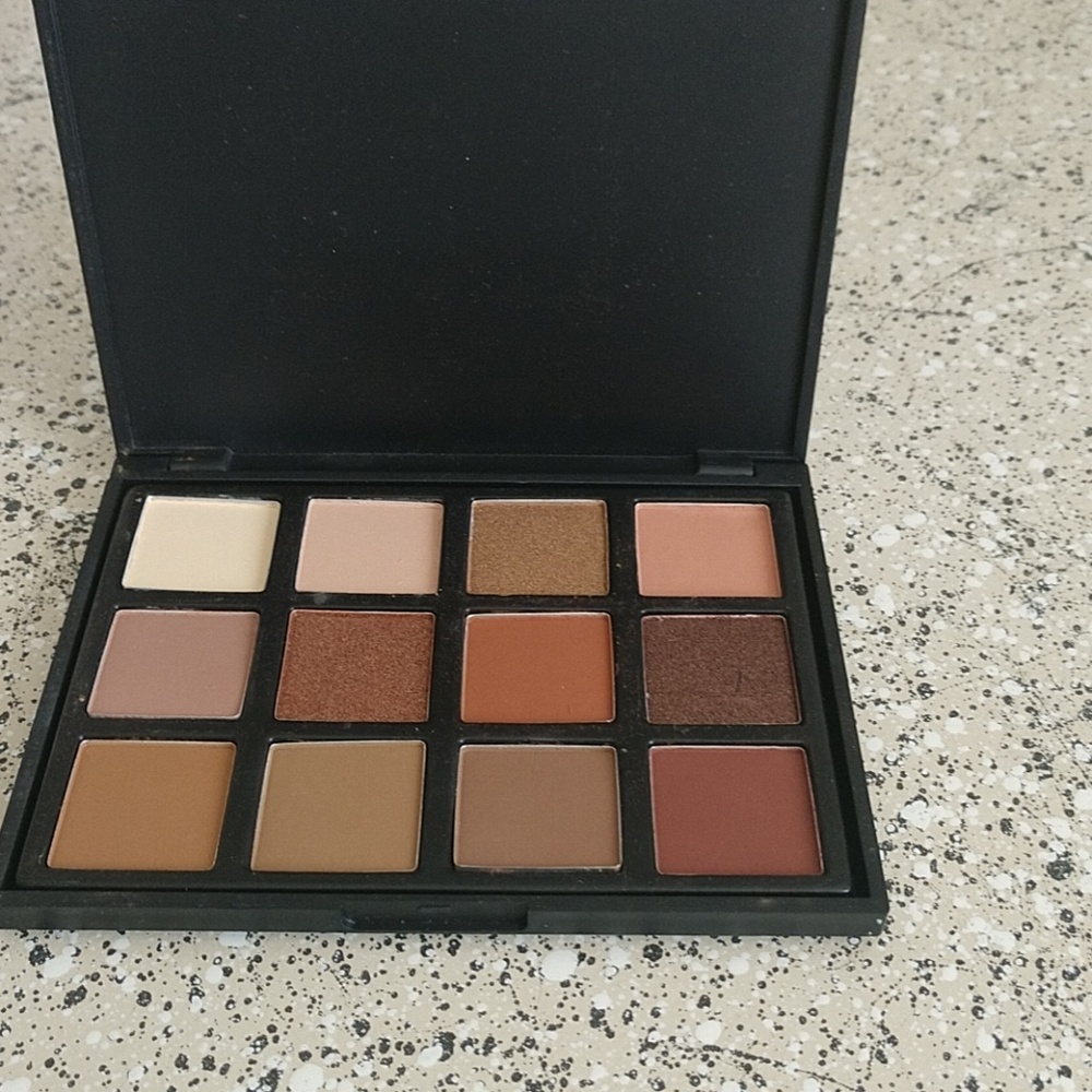 Eyeshadow palette.